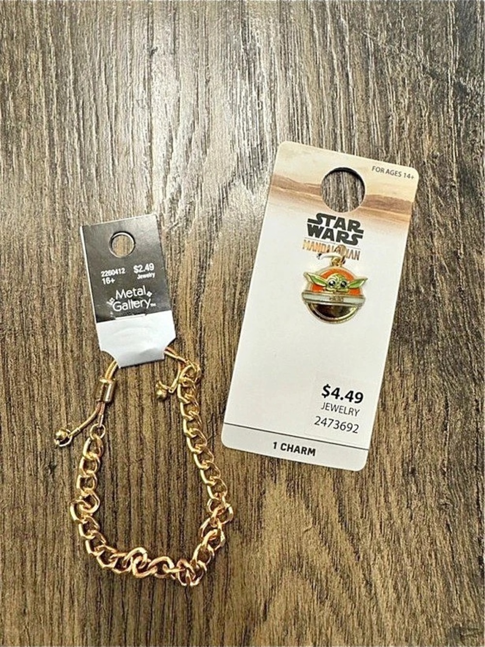Star Wars The Mandalorian Grogu Pin & Gold Bracelet Set NWT
